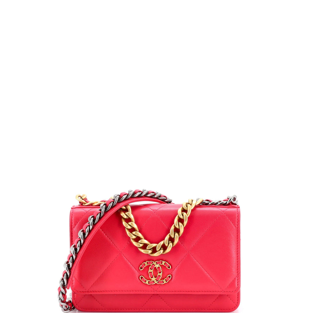 19 Wallet on Chain Quilted Goatskin