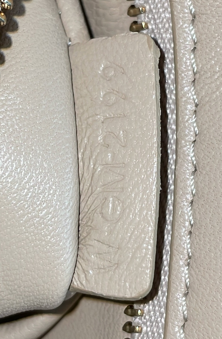 Triomphe Shoulder Bag Smooth Calfskin Medium