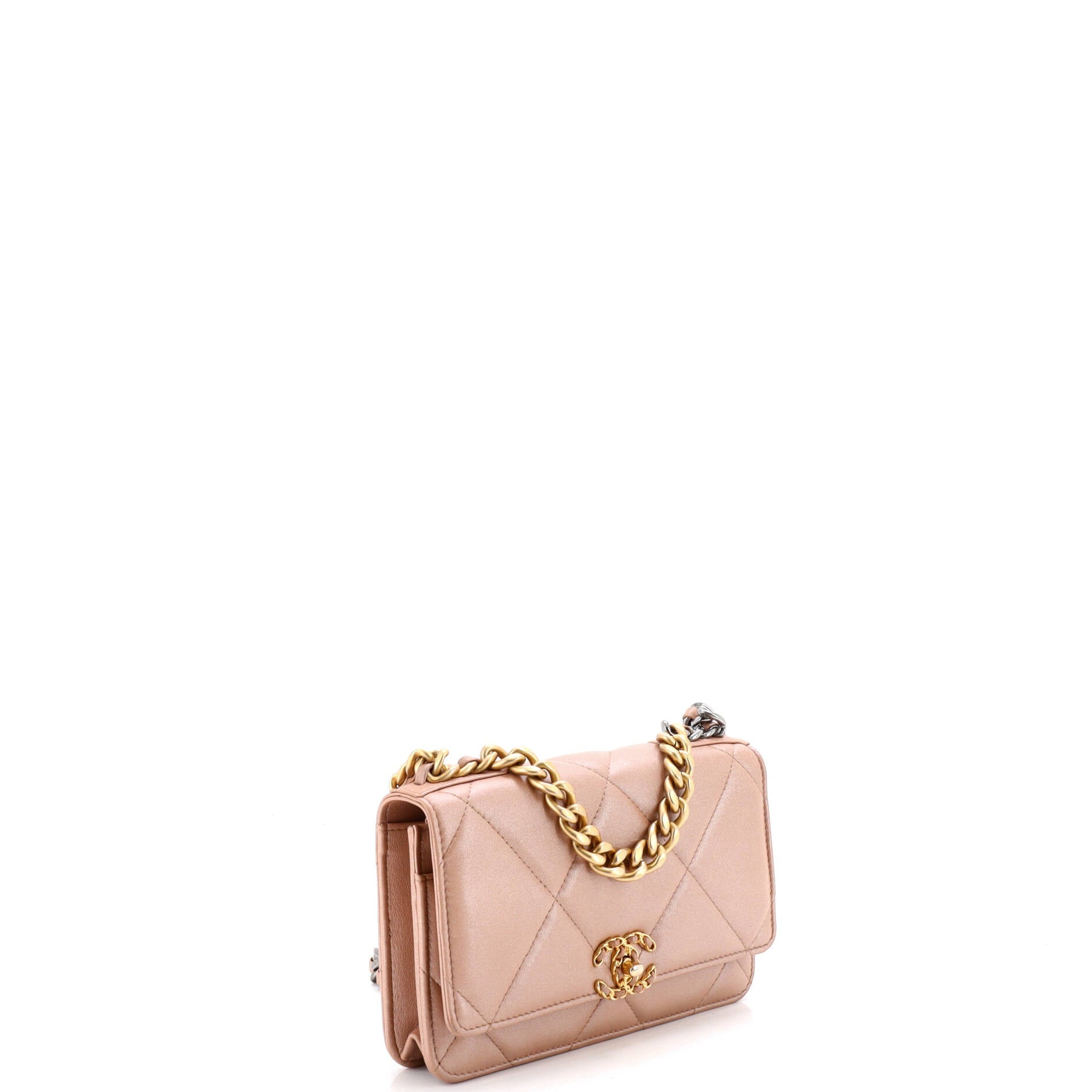 19 Wallet on Chain Quilted Iridescent Calfskin