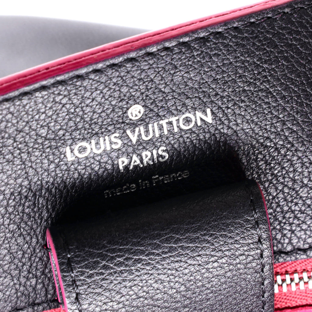 Lockme Bucket Bag Leather