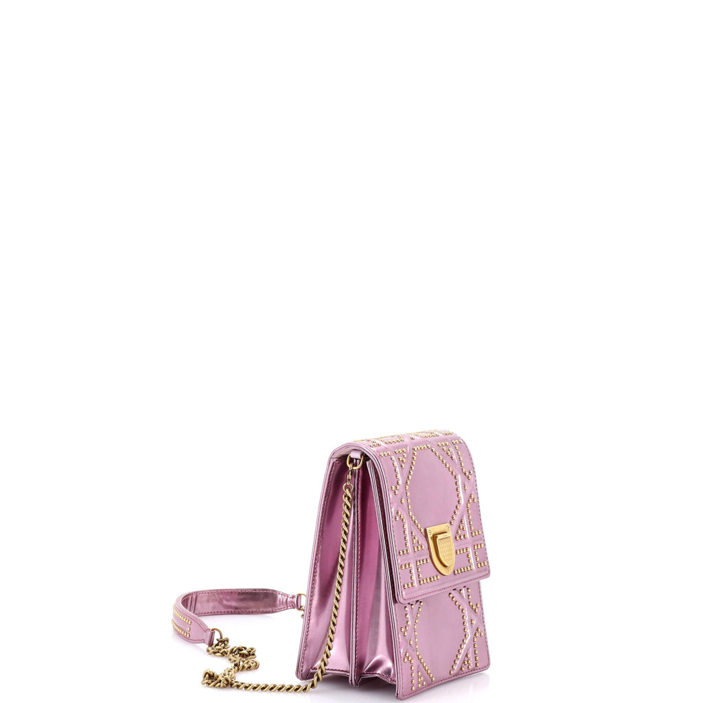 Diorama Vertical Clutch on Chain Studded Patent