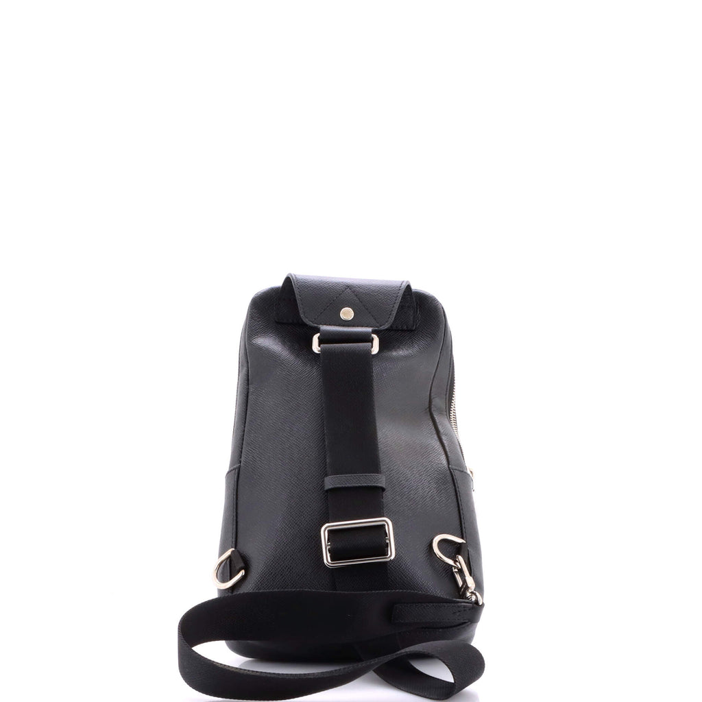 Avenue Sling Bag Taiga Leather