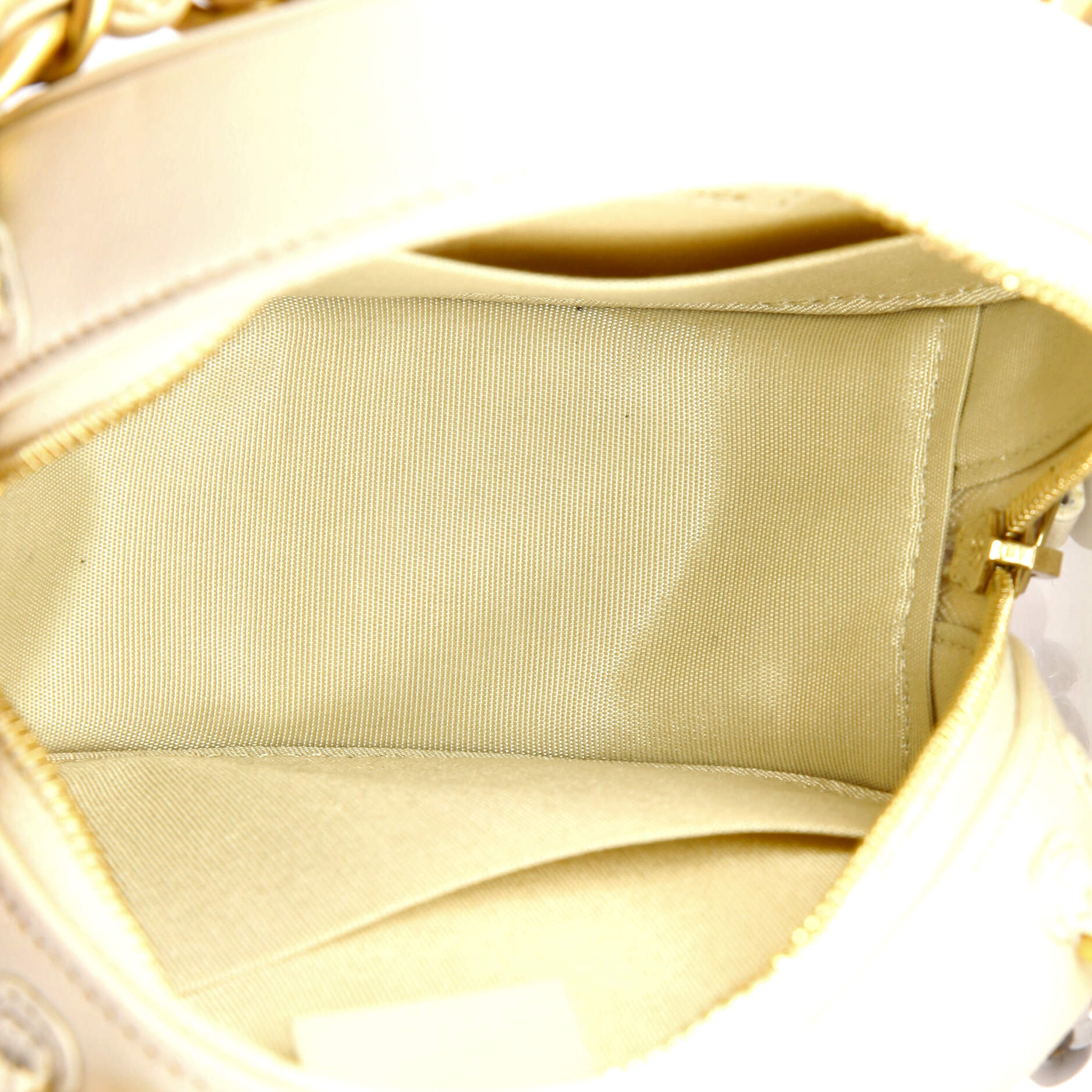 19 Round Clutch with Chain Quilted Leather