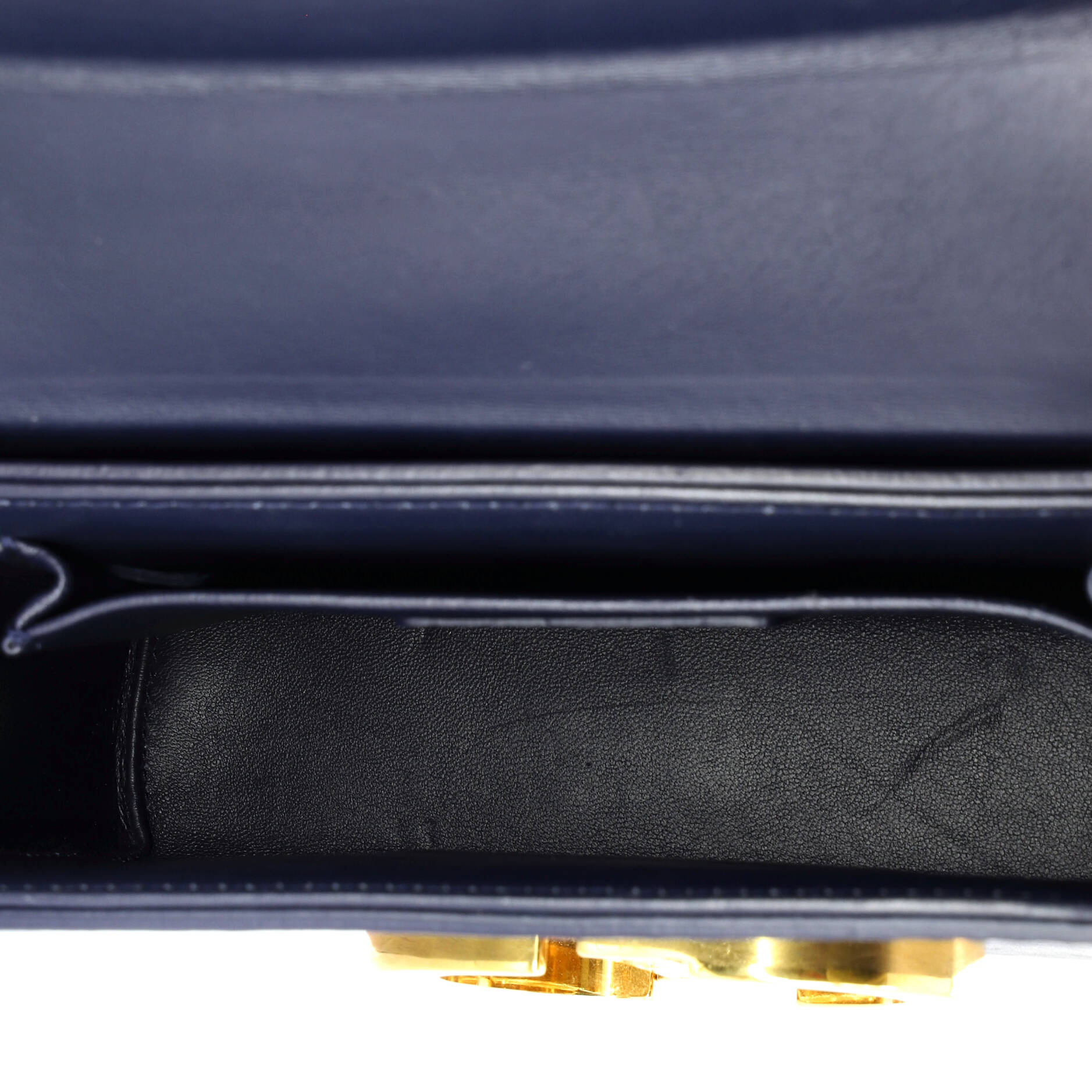 30 Montaigne Box Bag Leather