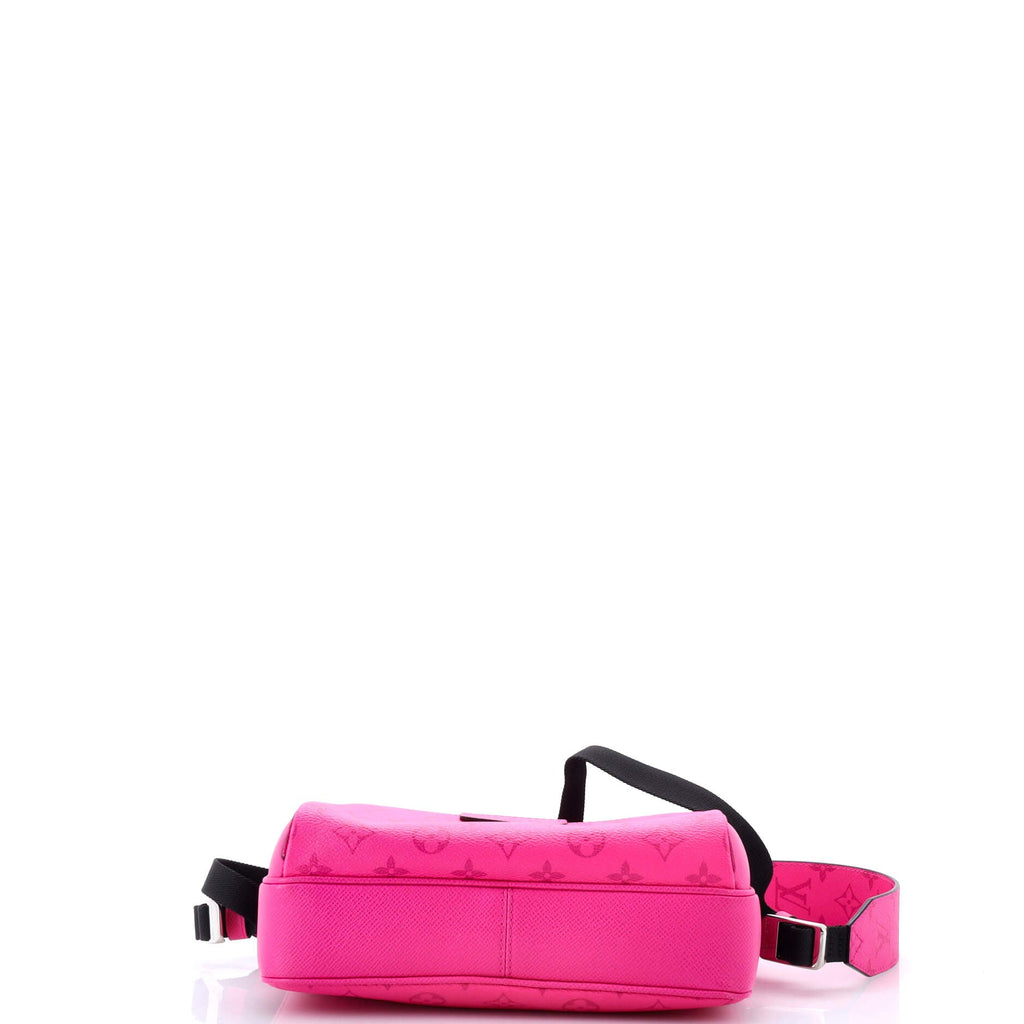 Outdoor Messenger Bag Monogram Taigarama