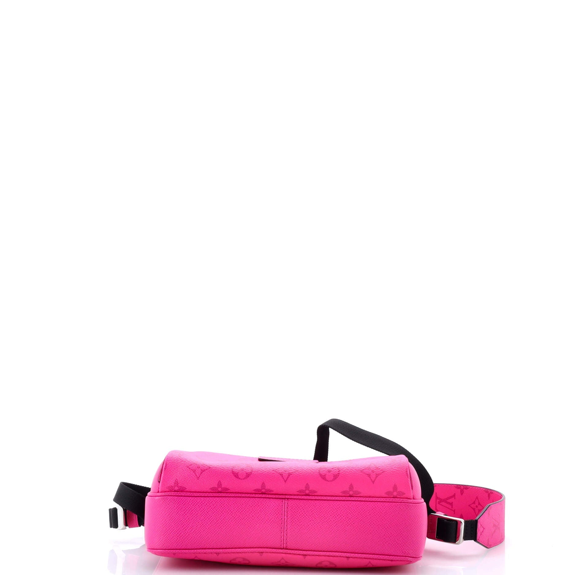 Outdoor Messenger Bag Monogram Taigarama