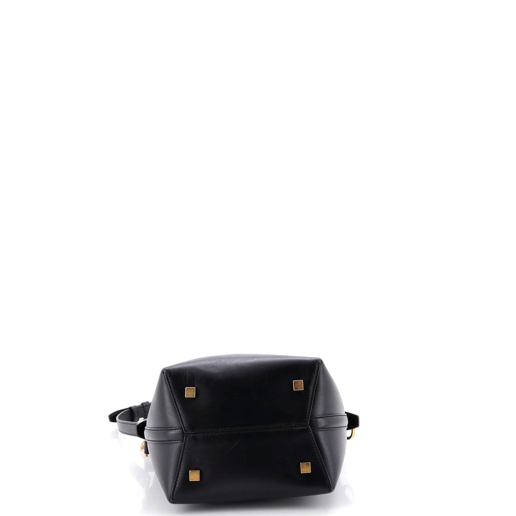 Le 37 Bucket Bag Leather