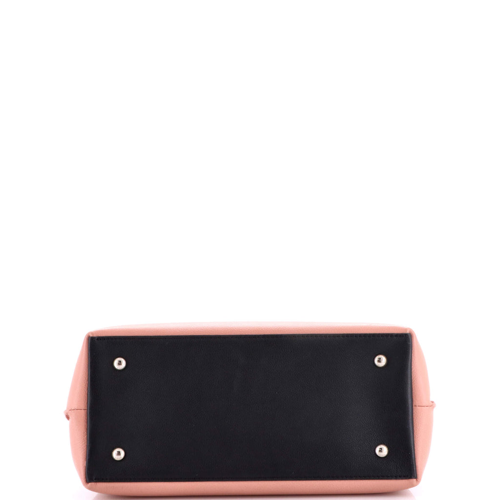 Lockme Ever Handbag Leather MM