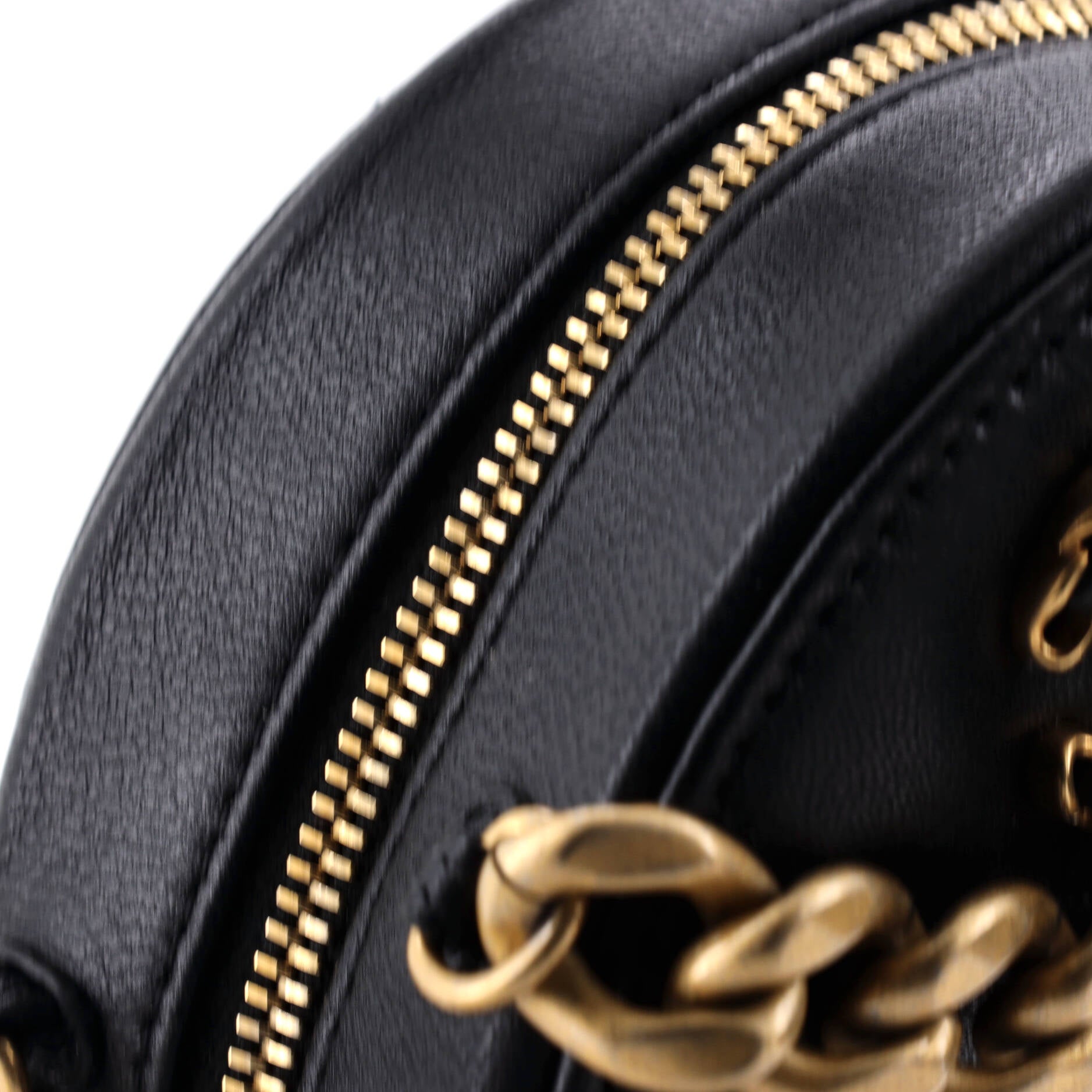 19 Round Clutch with Chain Quilted Leather