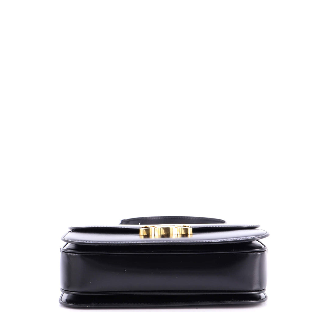 Triomphe Shoulder Bag Smooth Calfskin Medium