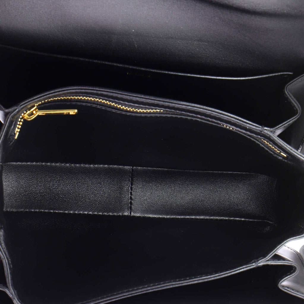 Triomphe Shoulder Bag Smooth Calfskin Medium