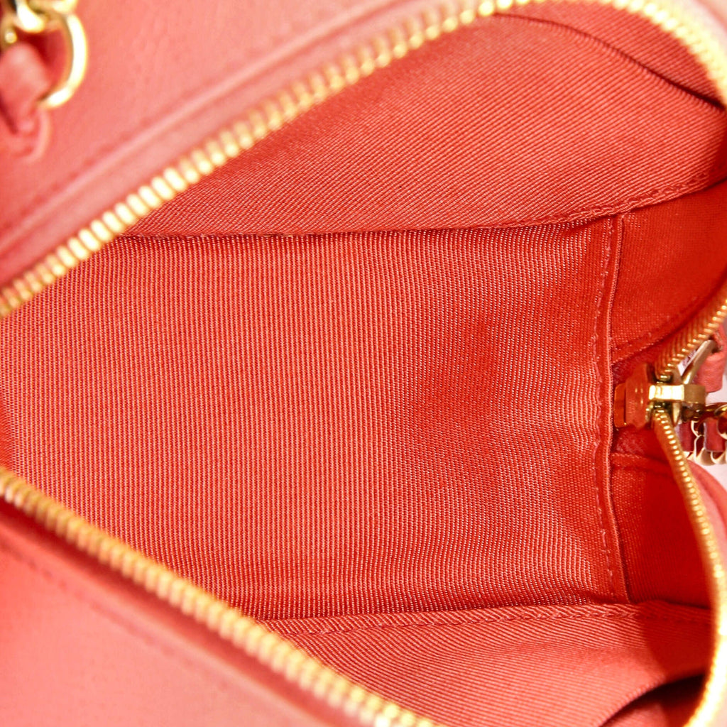 Round Clutch with Chain Quilted Caviar Mini