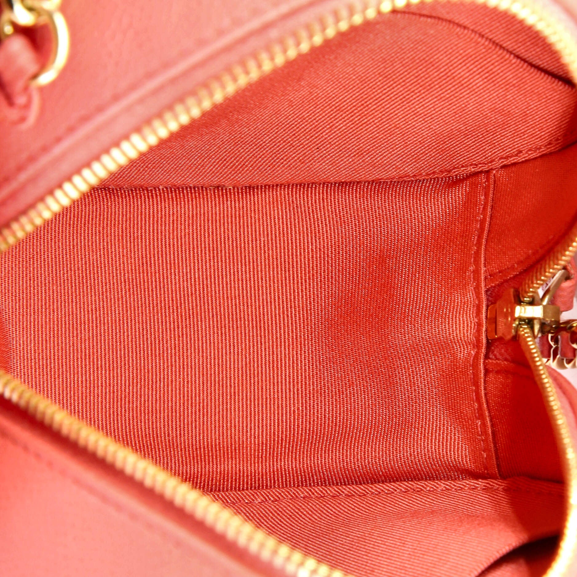 Round Clutch with Chain Quilted Caviar Mini