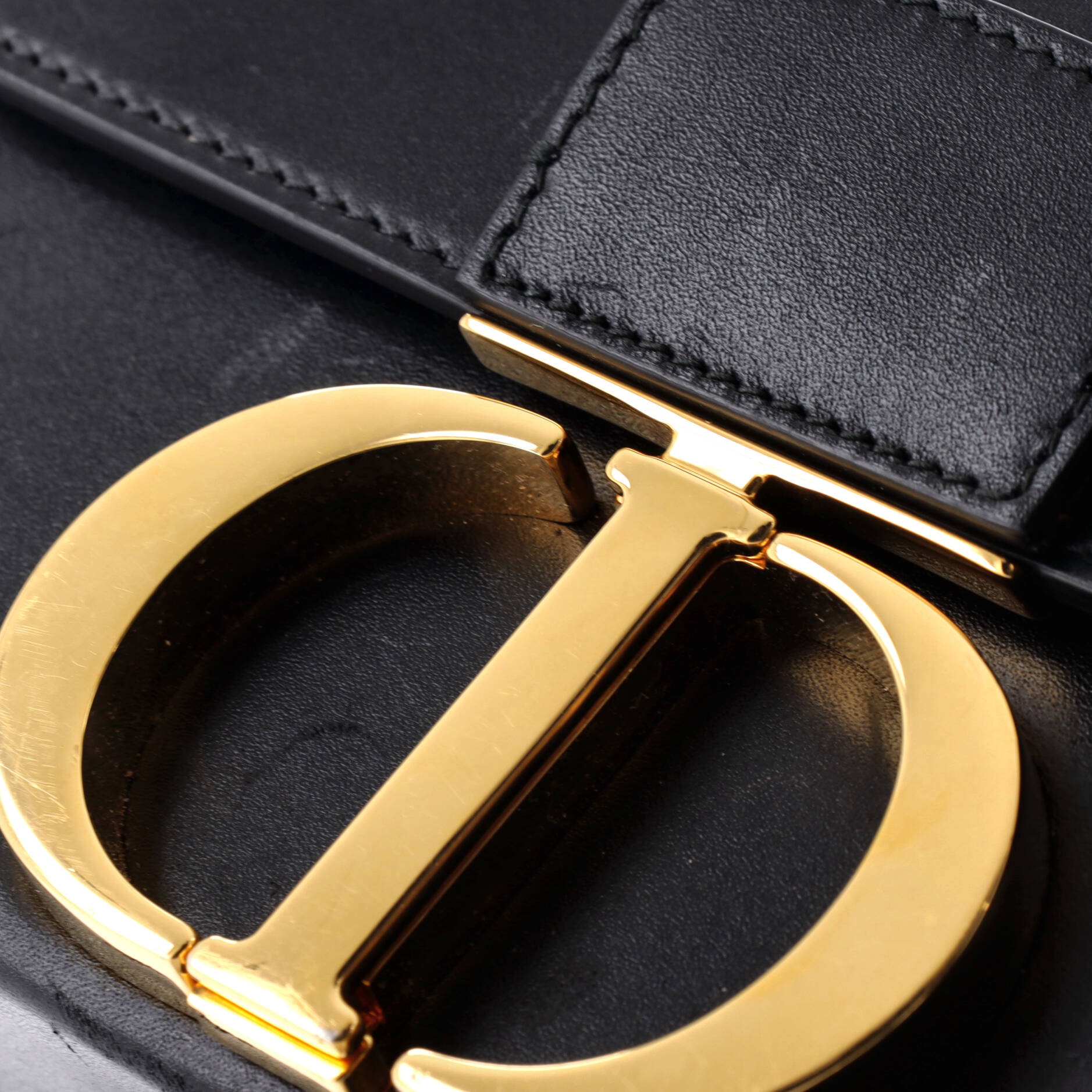 30 Montaigne Box Bag Leather