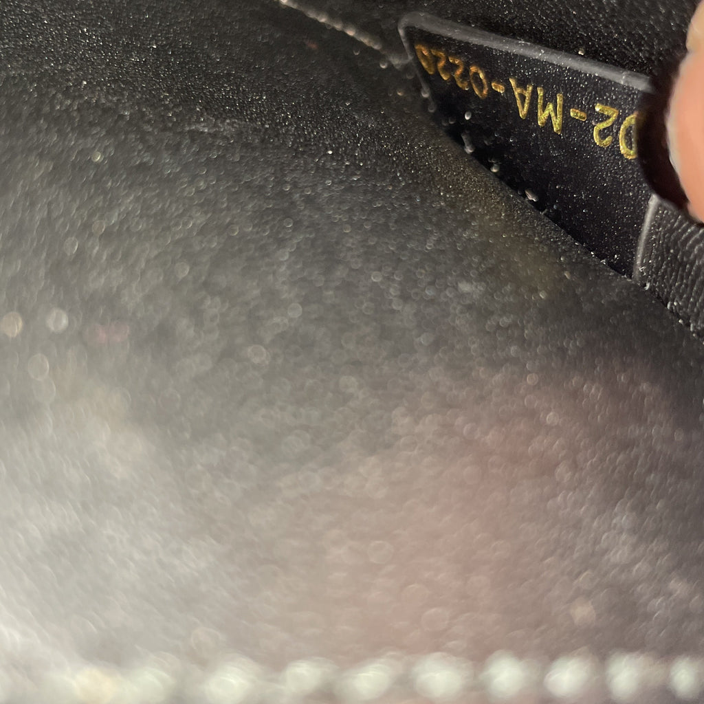 30 Montaigne Box Bag Leather