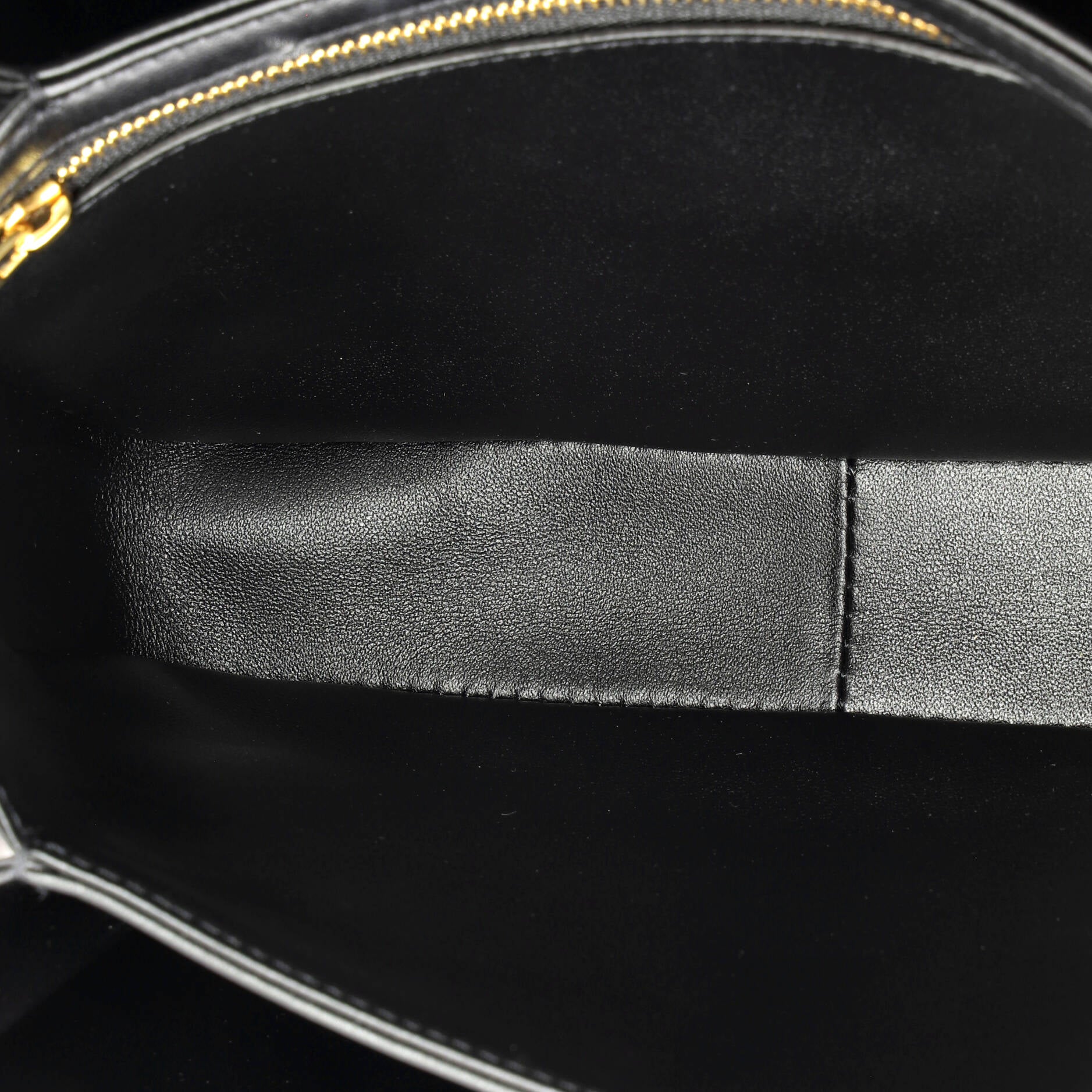 Triomphe Shoulder Bag Smooth Calfskin Medium