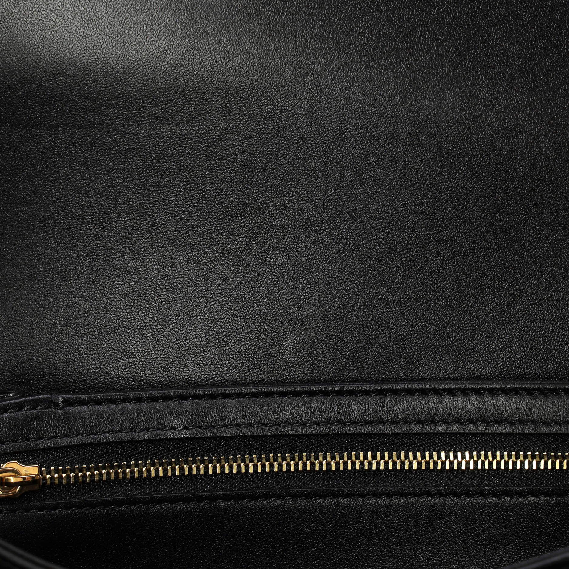 Triomphe Shoulder Bag Smooth Calfskin Medium