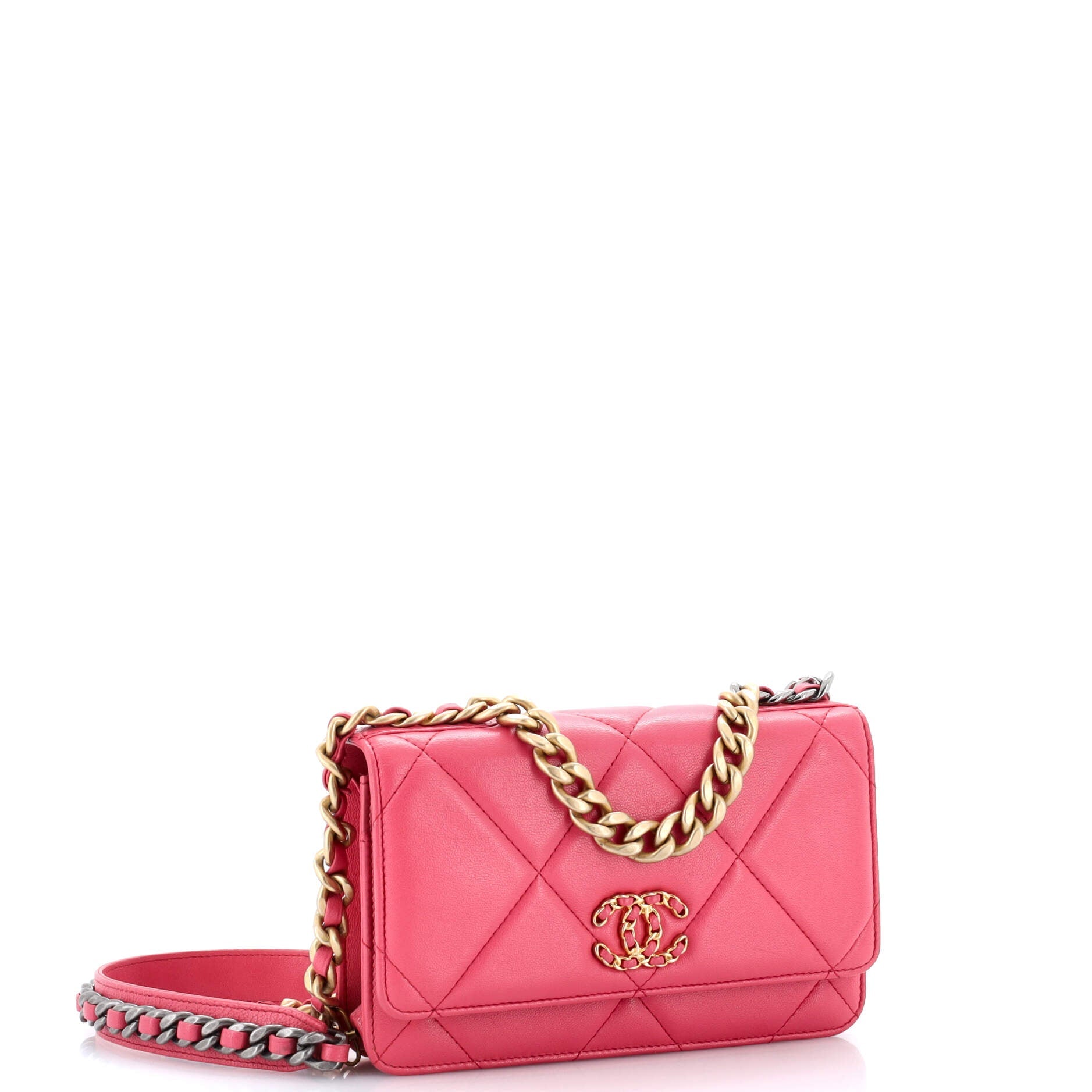 19 Wallet on Chain Quilted Lambskin
