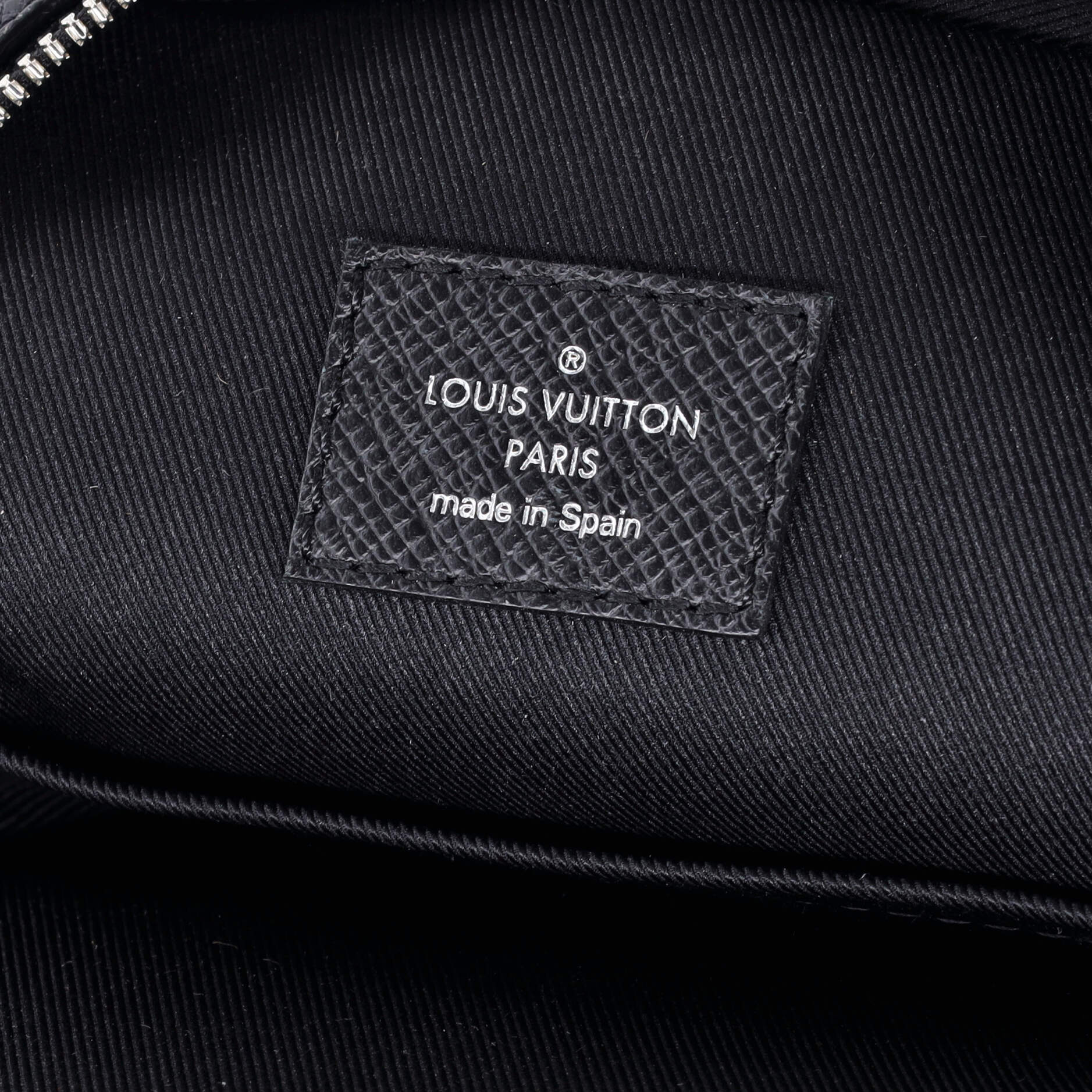 Outdoor Slingbag Monogram Taigarama