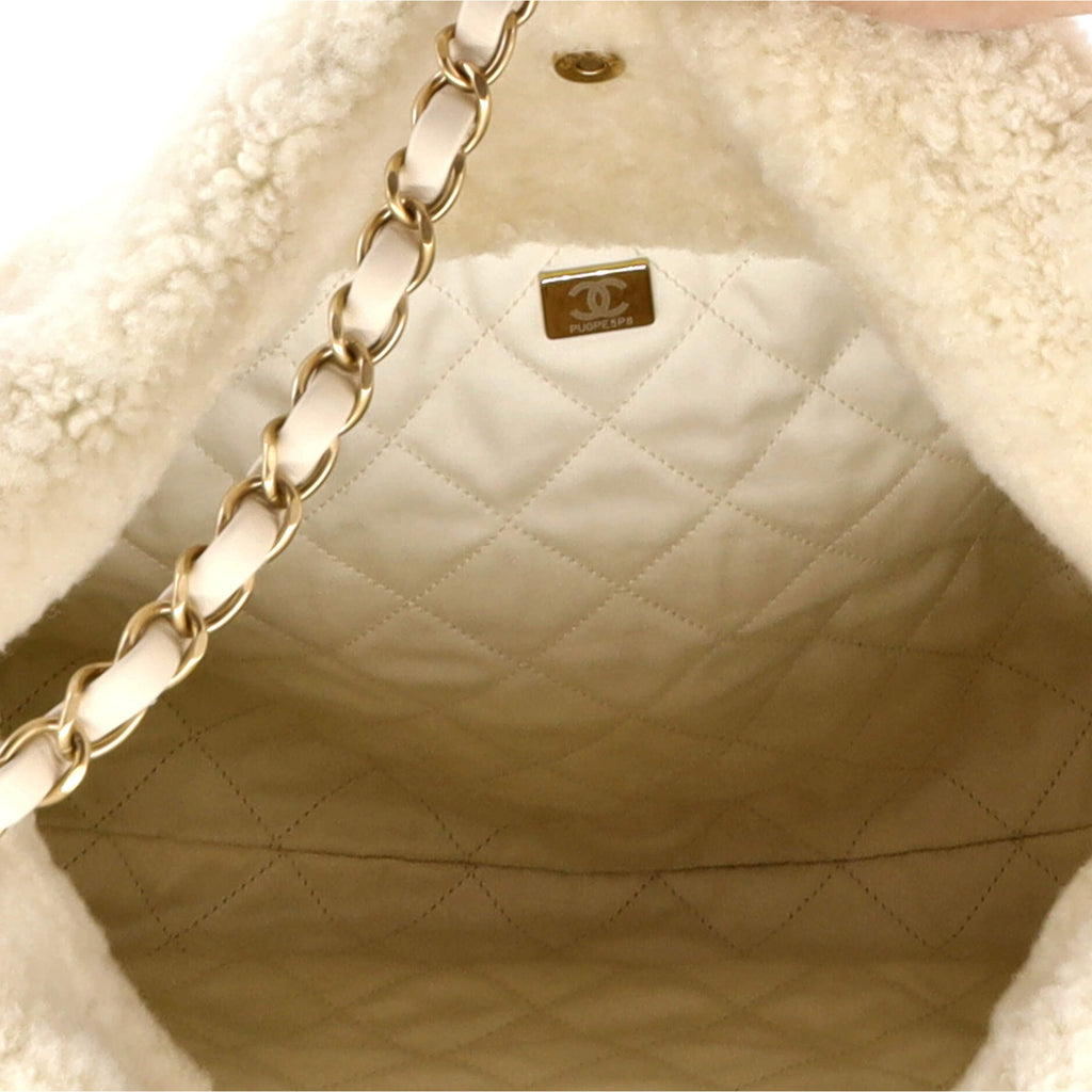 22 Chain Hobo Quilted Shearling Small
