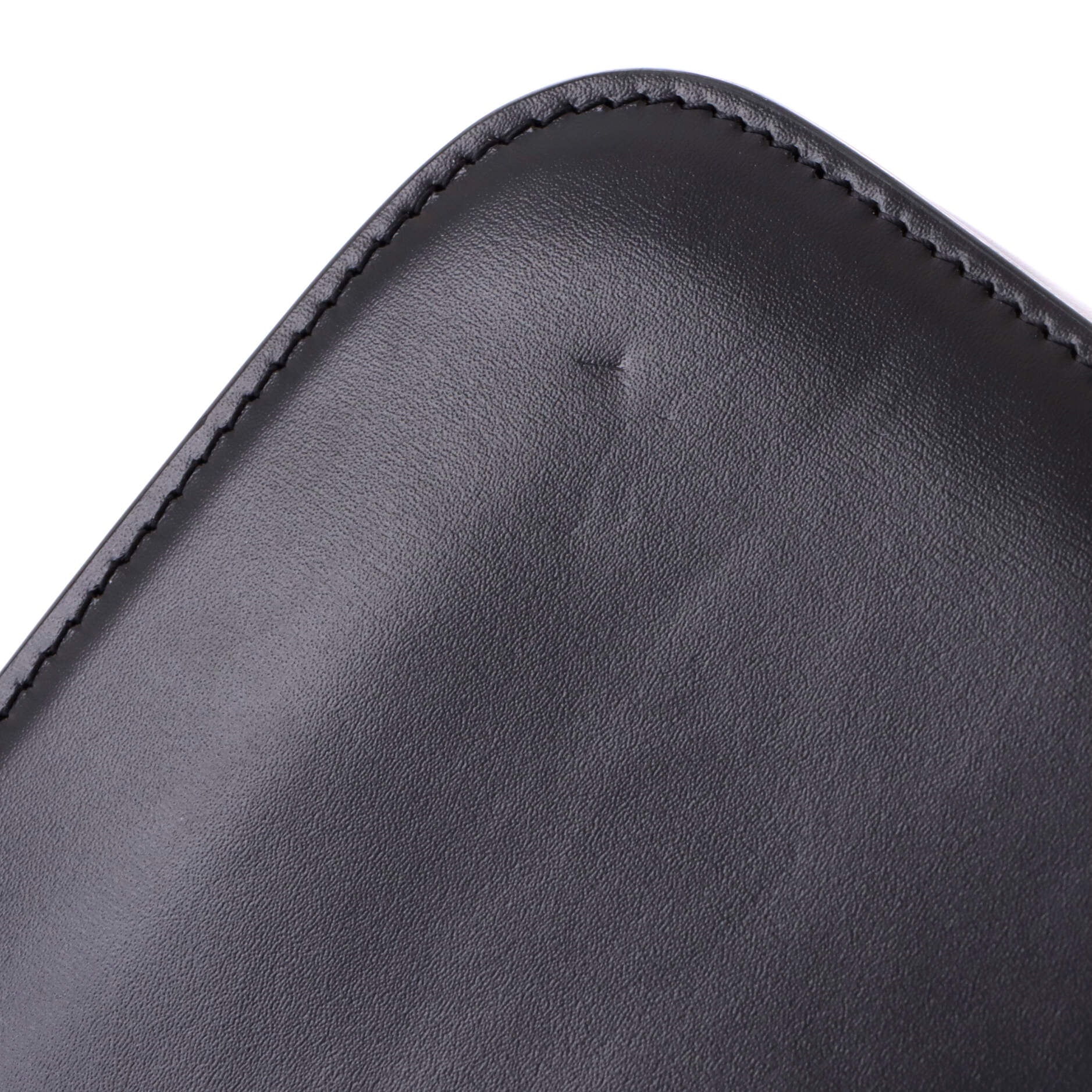 Triomphe Shoulder Bag Smooth Calfskin Medium