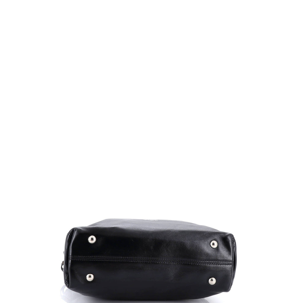 Off Duty Vibe Handbag Leather MM