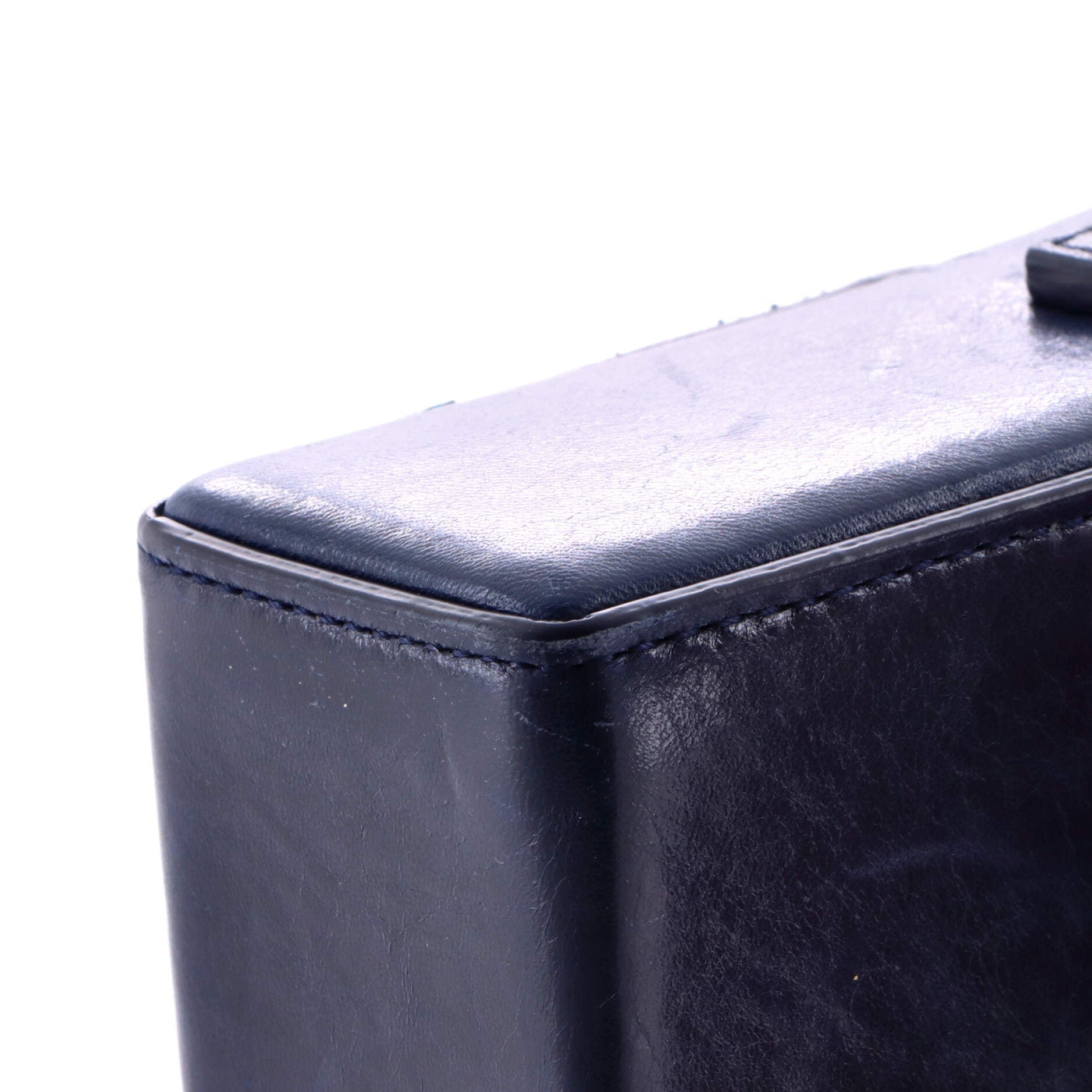 30 Montaigne Box Bag Leather