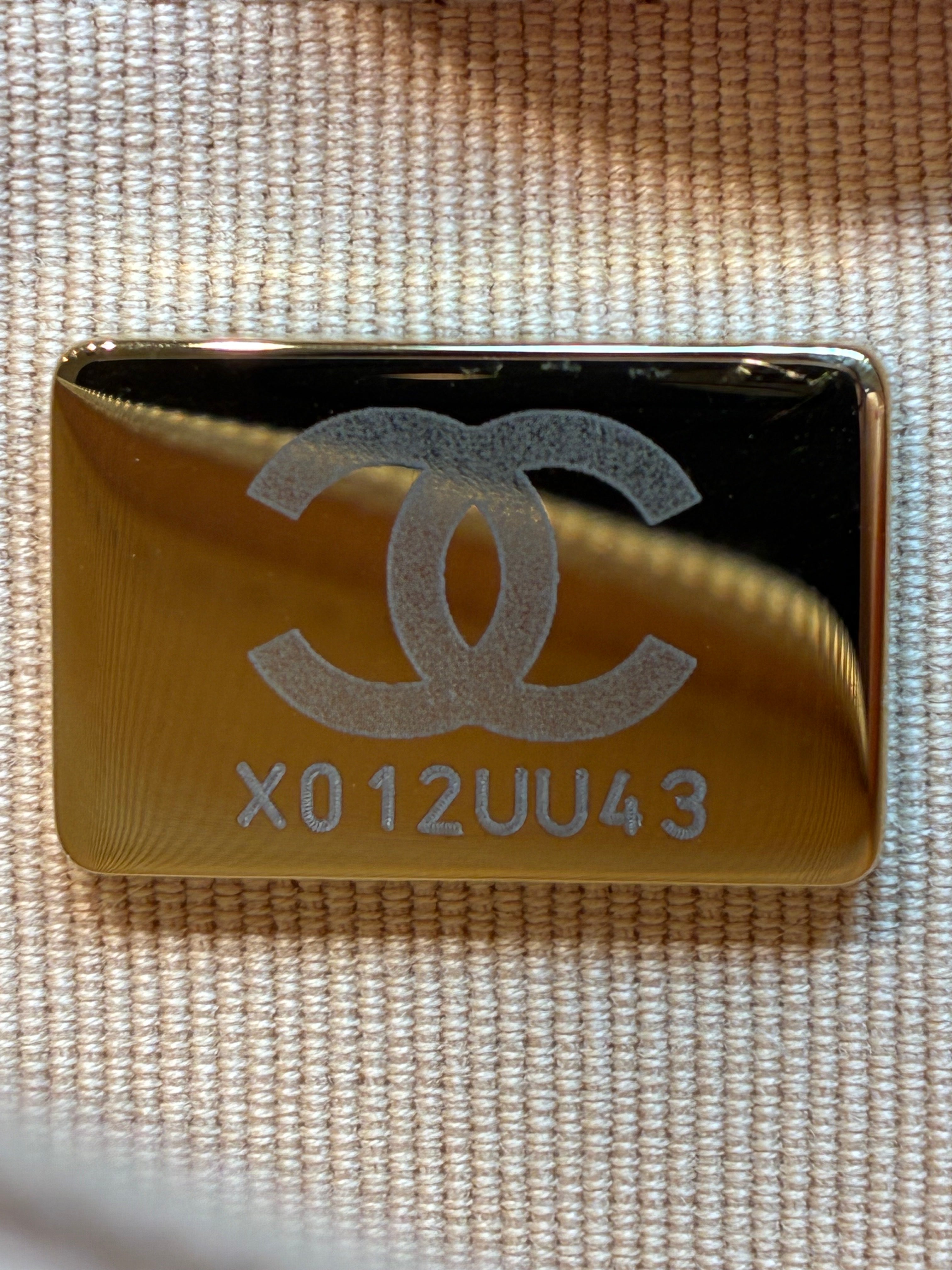Wallet on Chain Quilted Caviar