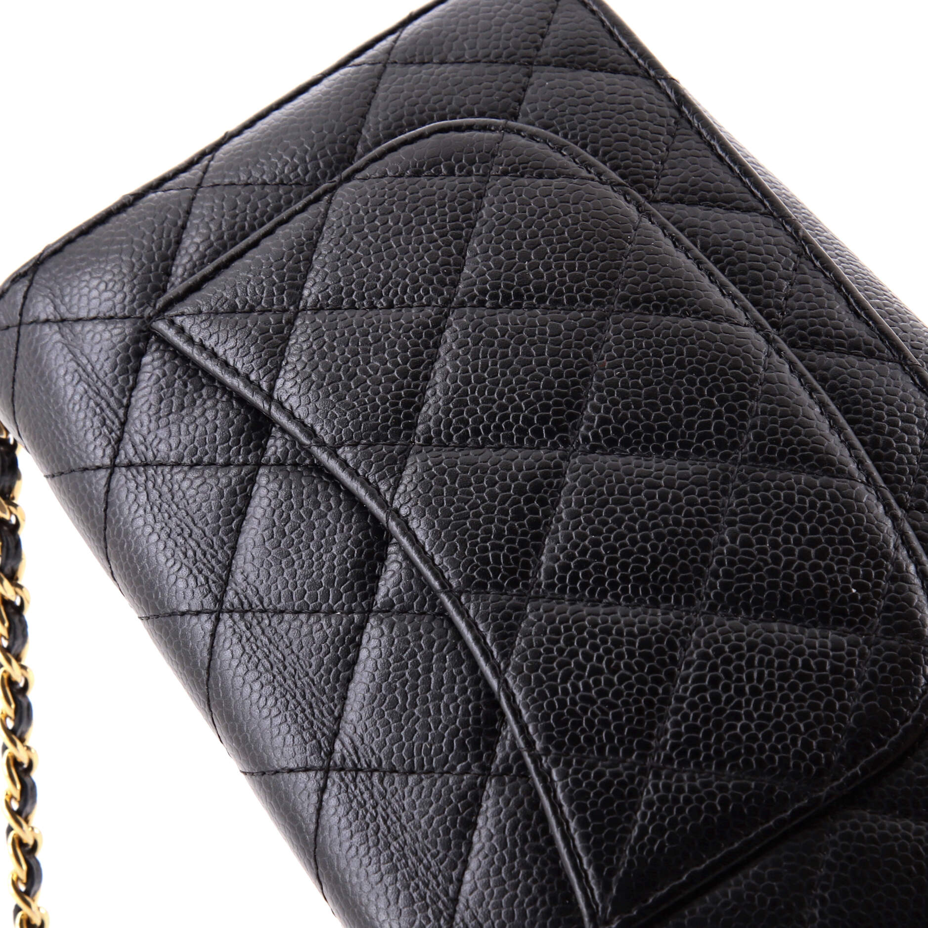 Wallet on Chain Quilted Caviar