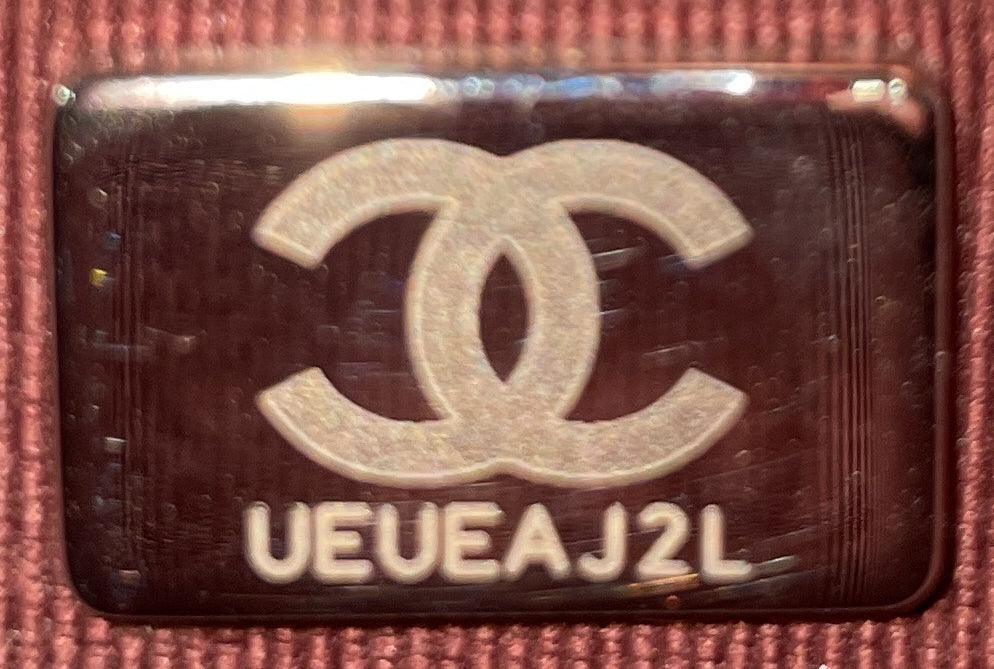 Wallet on Chain Quilted Caviar