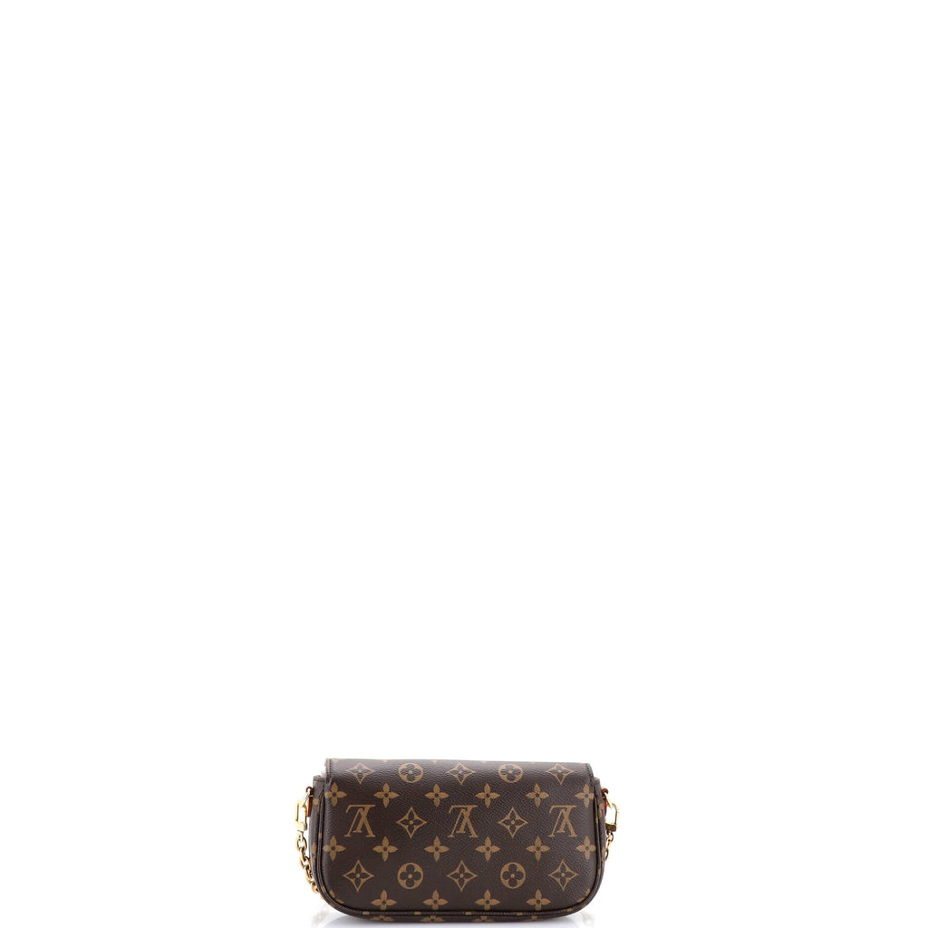 Ivy Wallet on Chain Monogram Canvas