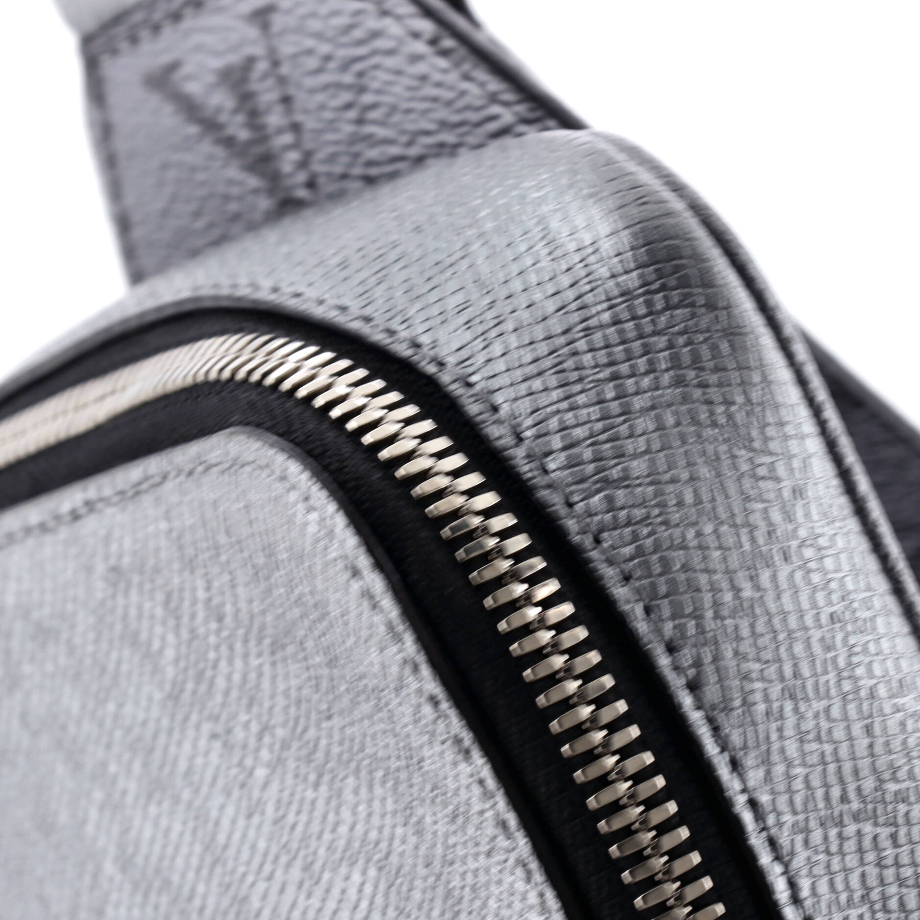 Outdoor Slingbag Monogram Taigarama