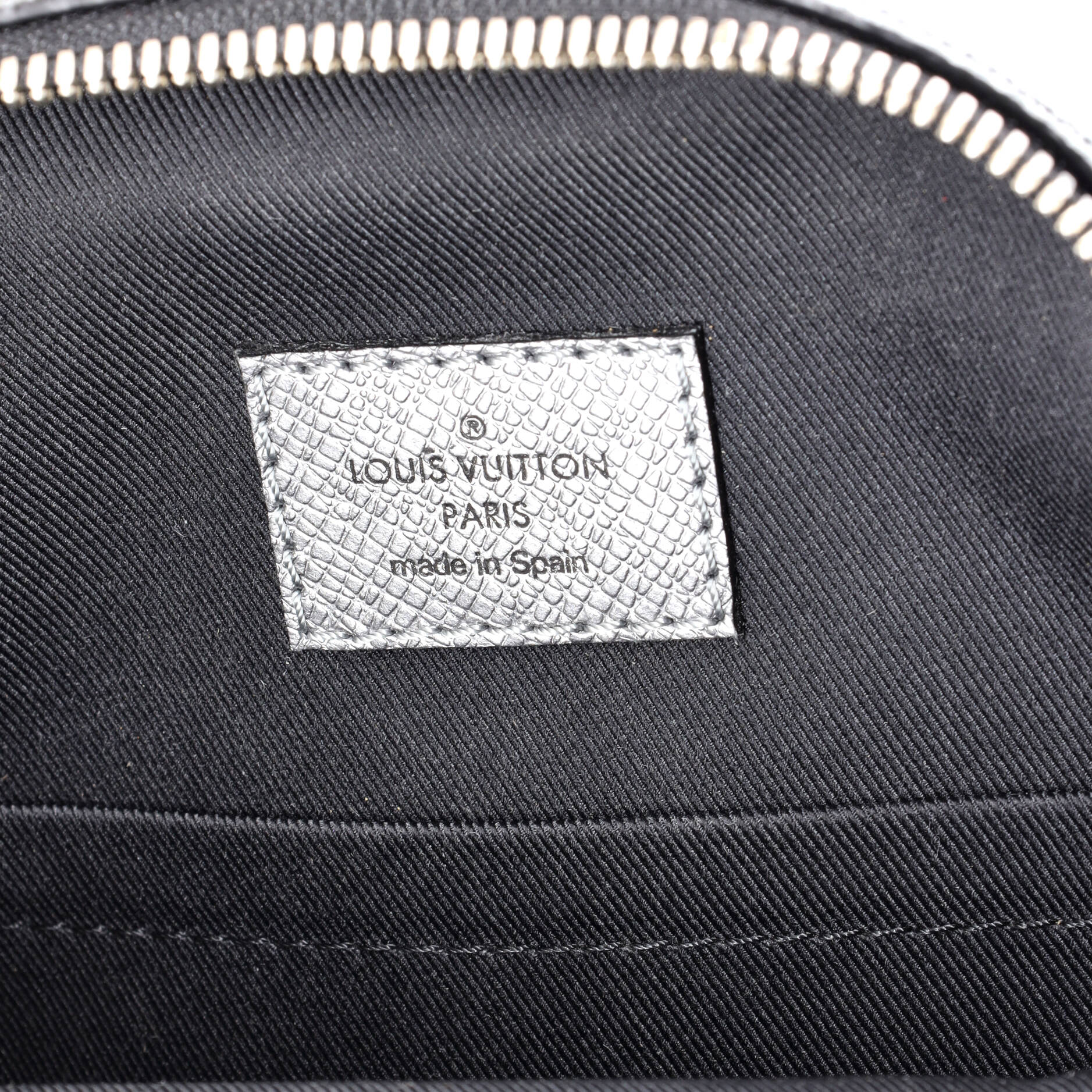 Outdoor Slingbag Monogram Taigarama