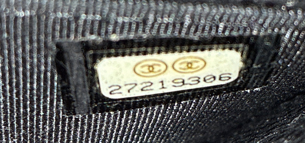 Wallet on Chain Quilted Caviar