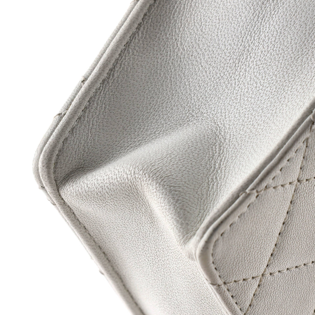 Chic Pearls Flap Bag Quilted Goatskin Mini