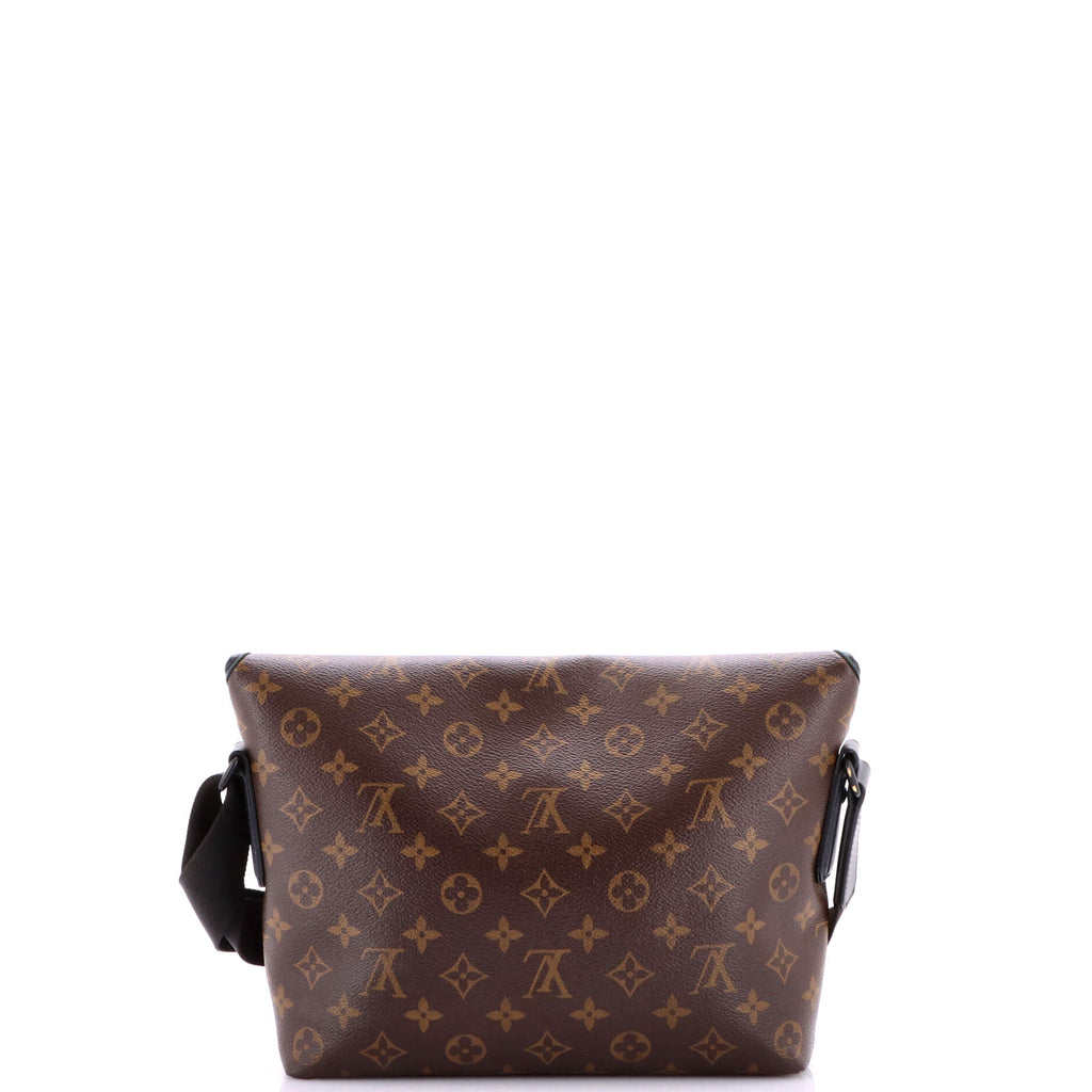 Magnetic Messenger Bag Macassar Monogram Canvas