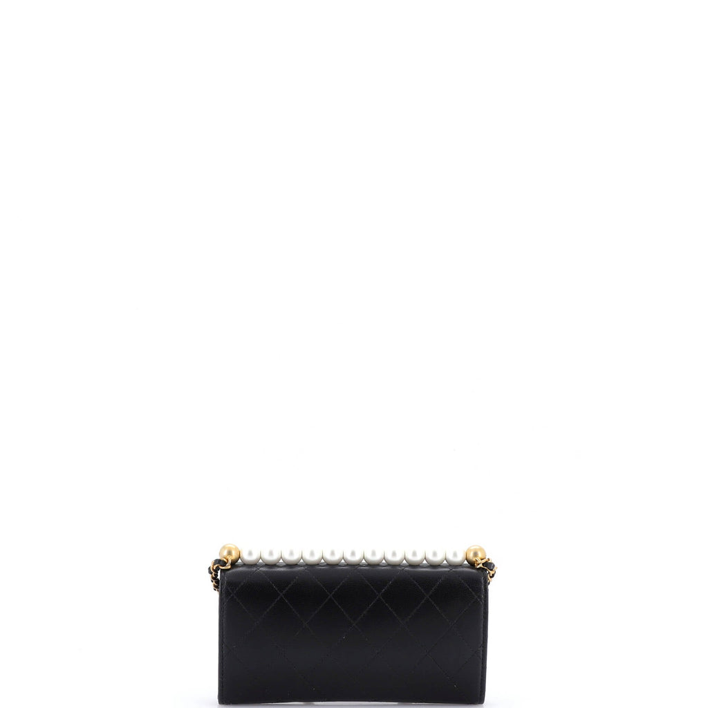Chic Pearls Clutch with Chain Quilted Goatskin