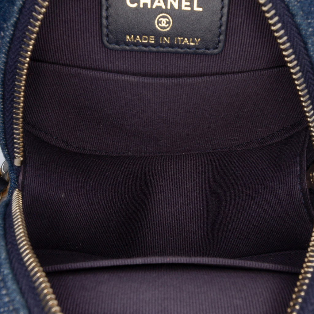 19 Round Clutch with Chain Quilted Denim