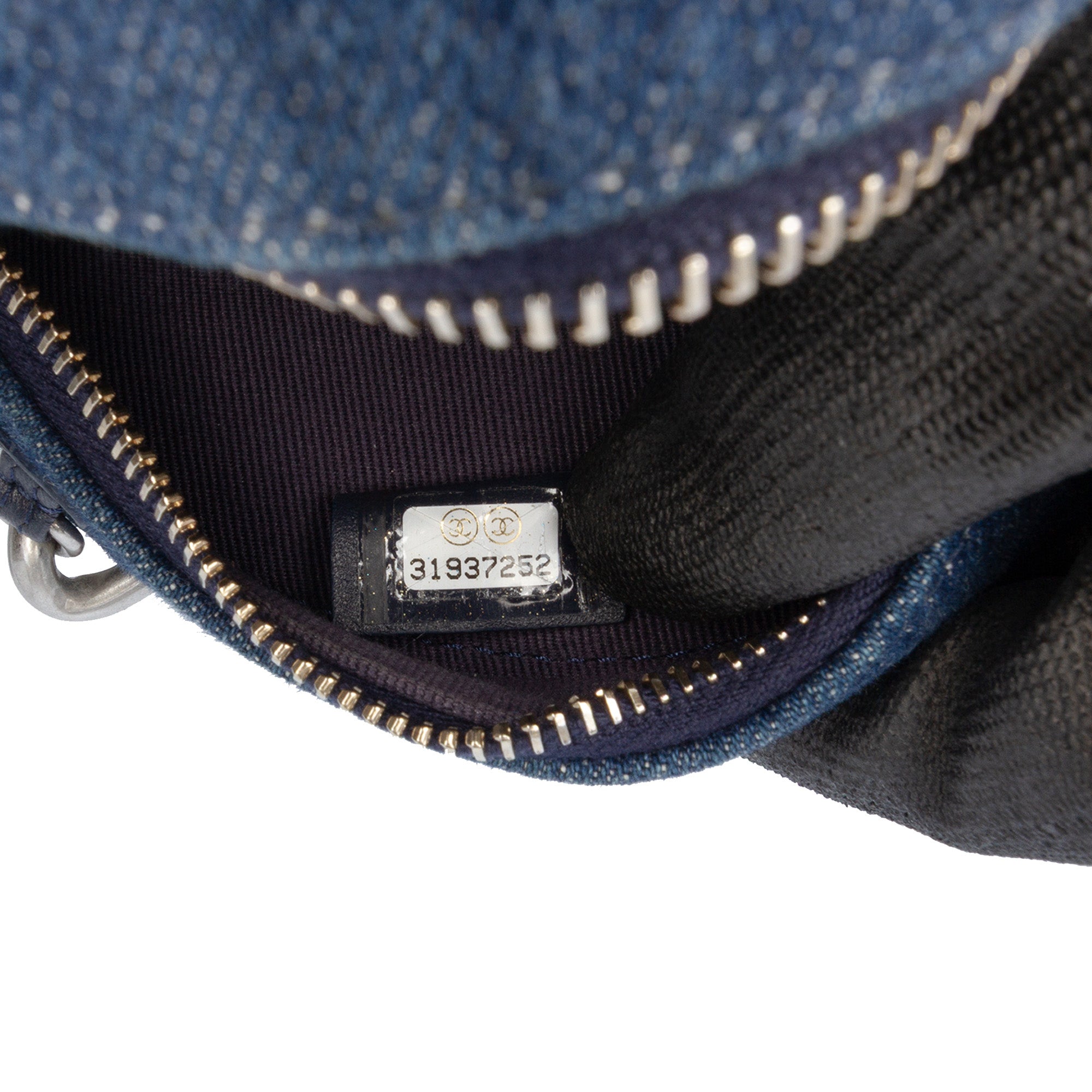 19 Round Clutch with Chain Quilted Denim