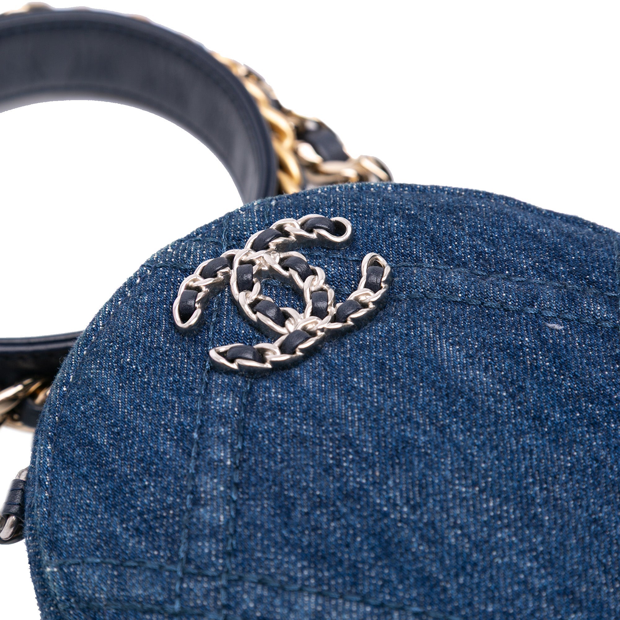 19 Round Clutch with Chain Quilted Denim