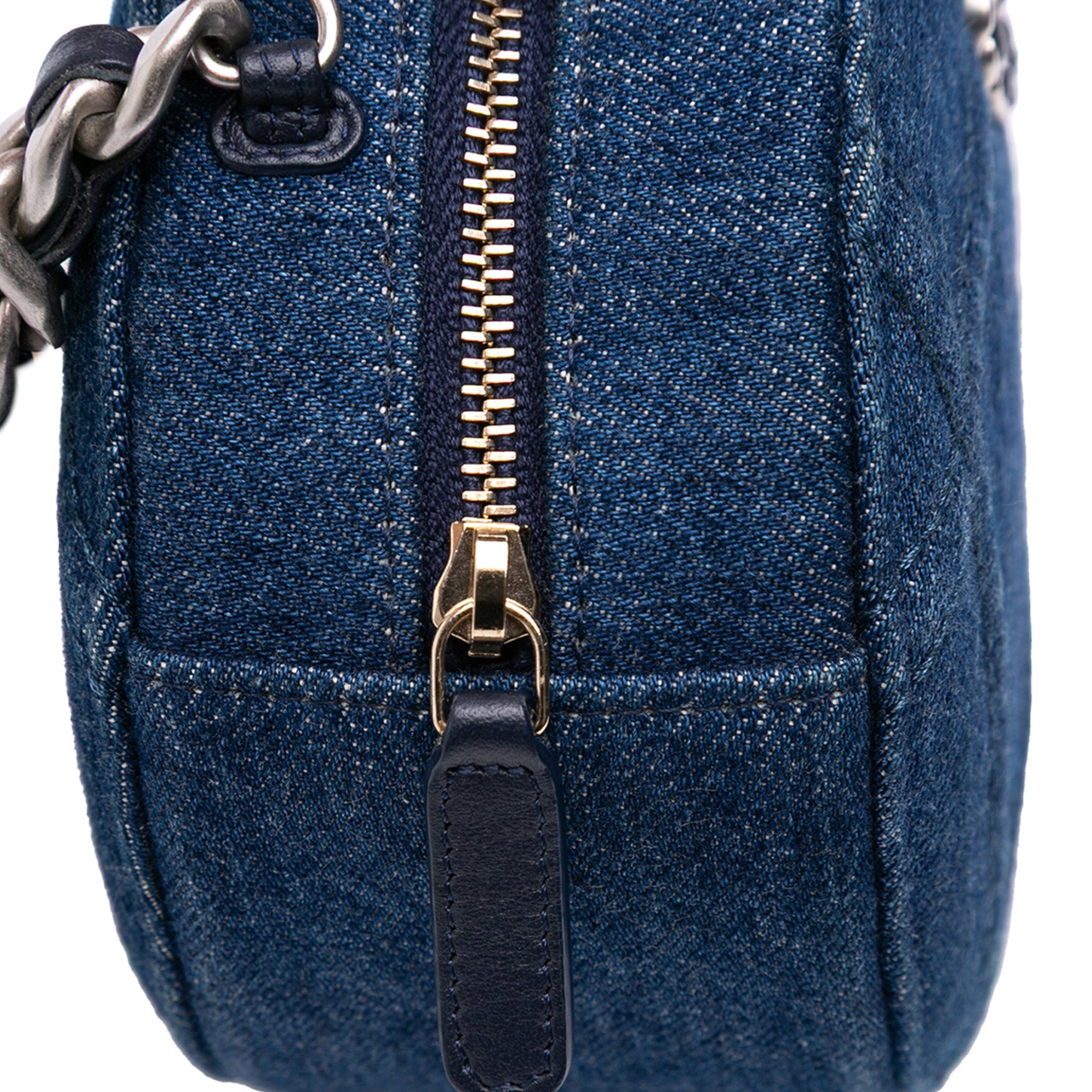 19 Round Clutch with Chain Quilted Denim