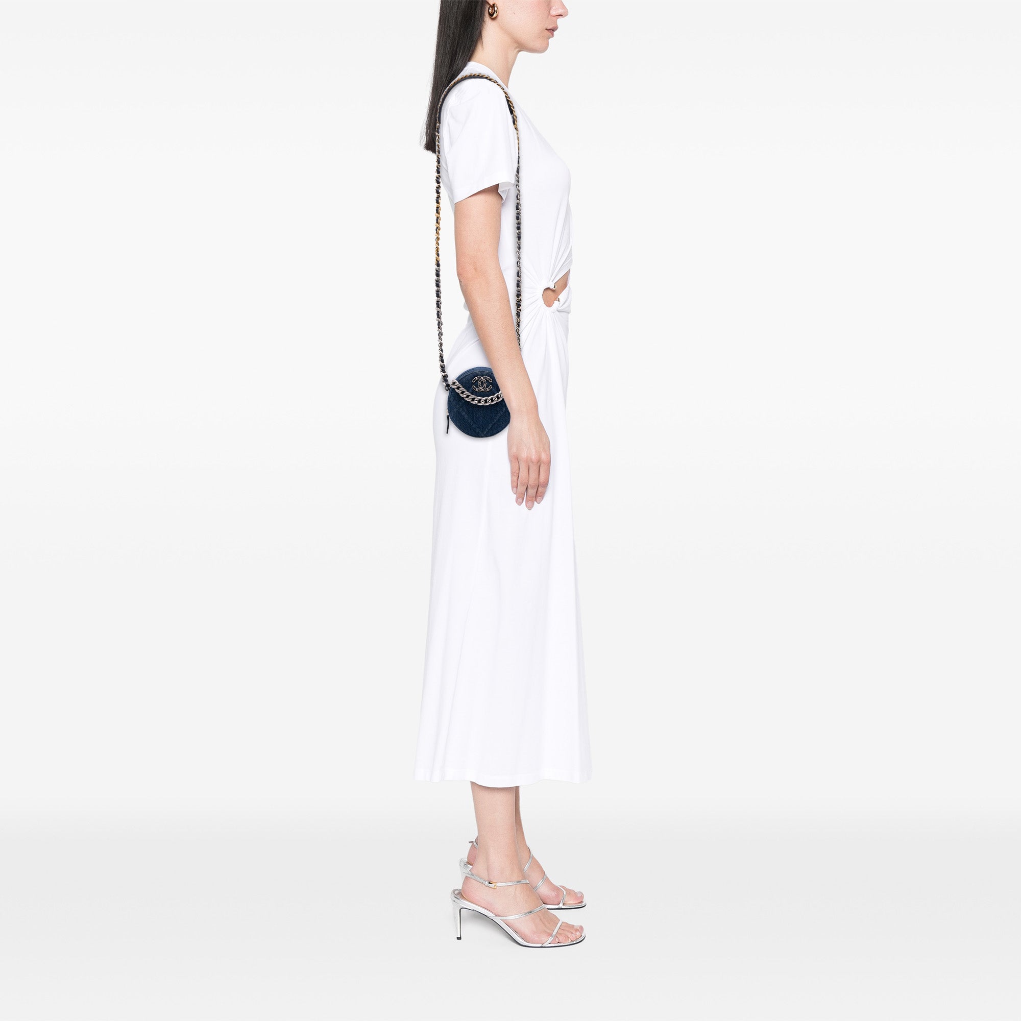 19 Round Clutch with Chain Quilted Denim