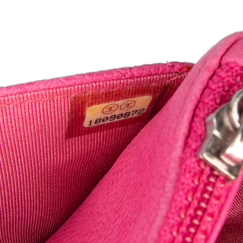 Wallet on Chain Quilted Caviar