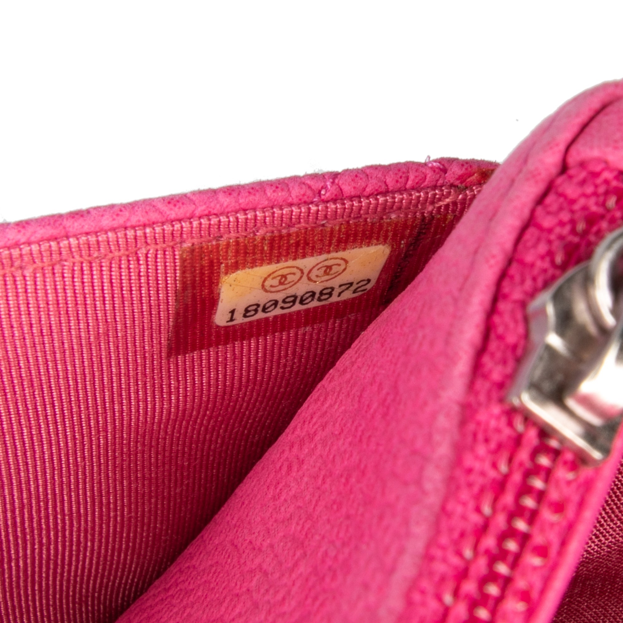 Wallet on Chain Quilted Caviar