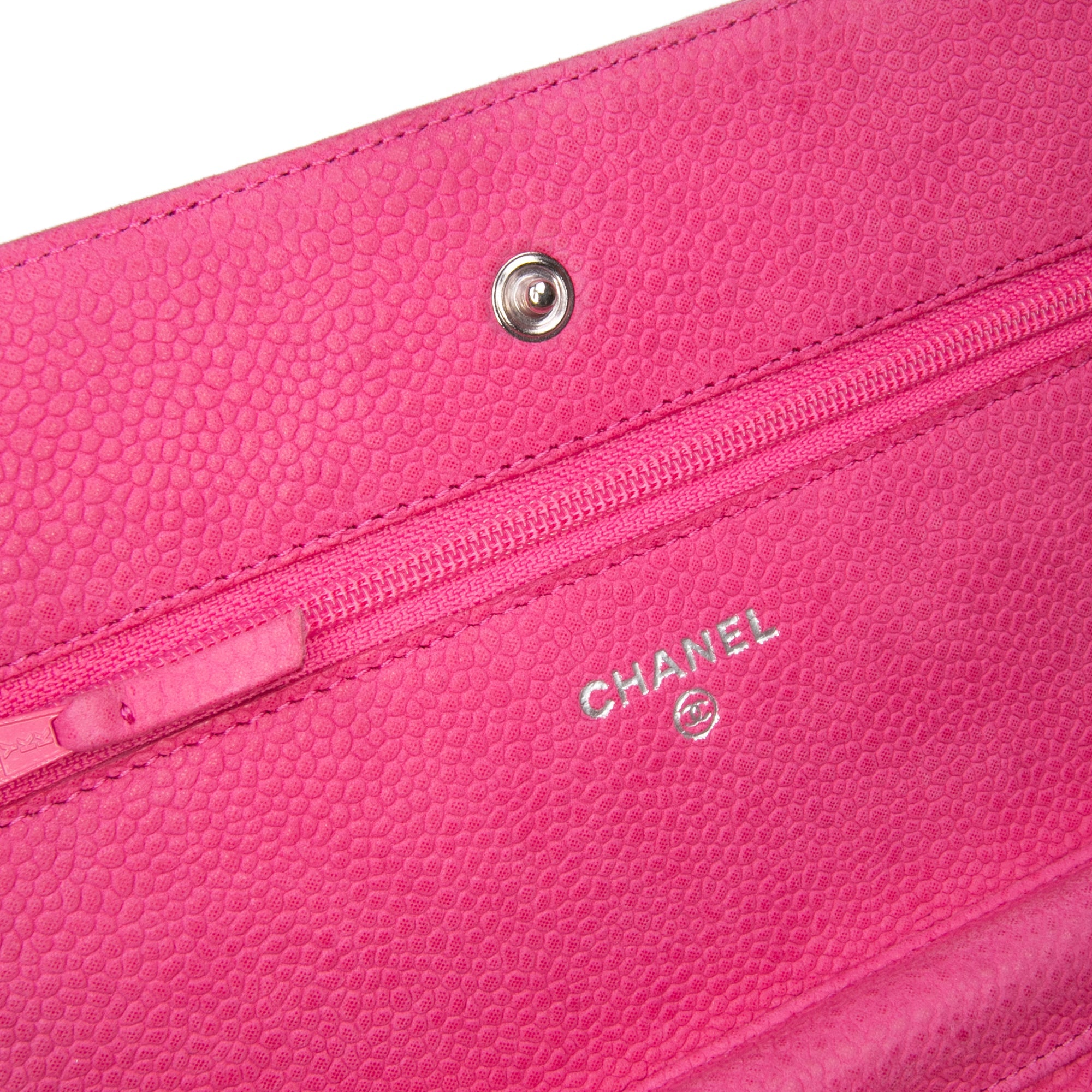 Wallet on Chain Quilted Caviar
