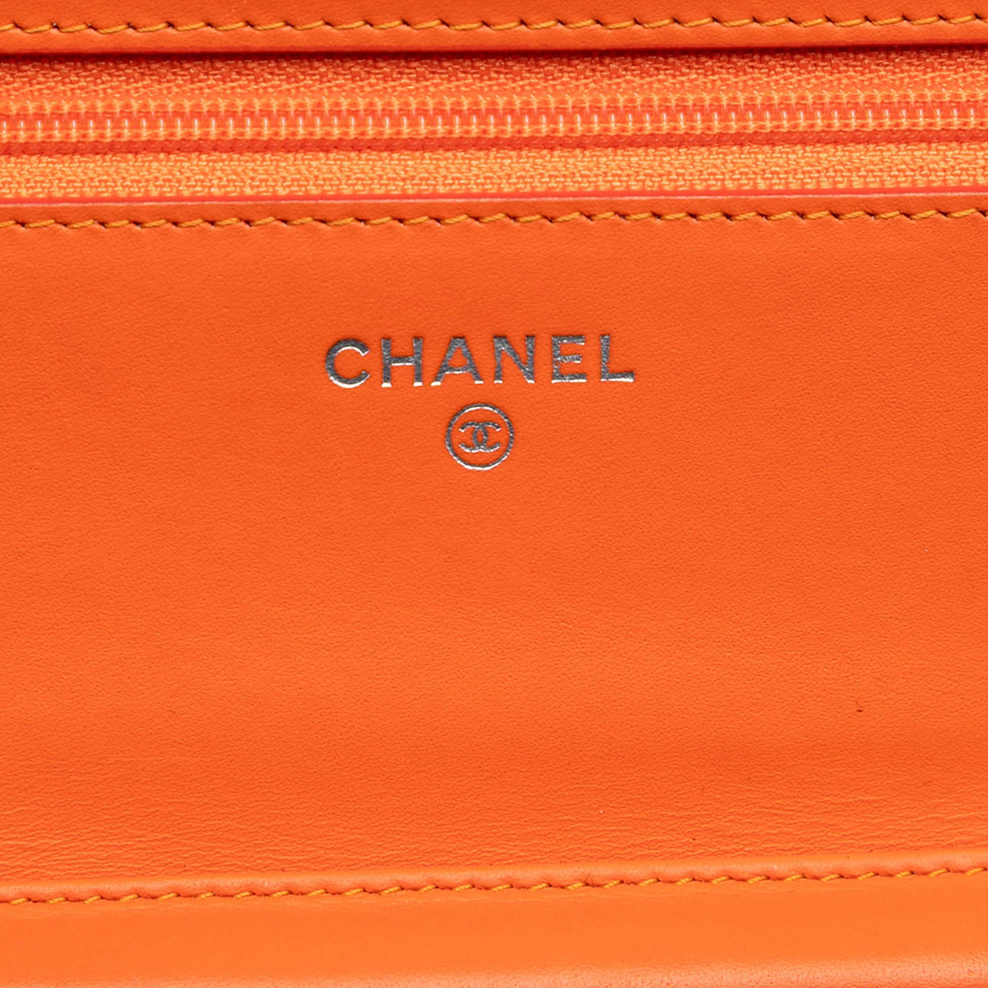 Wallet on Chain Quilted Caviar