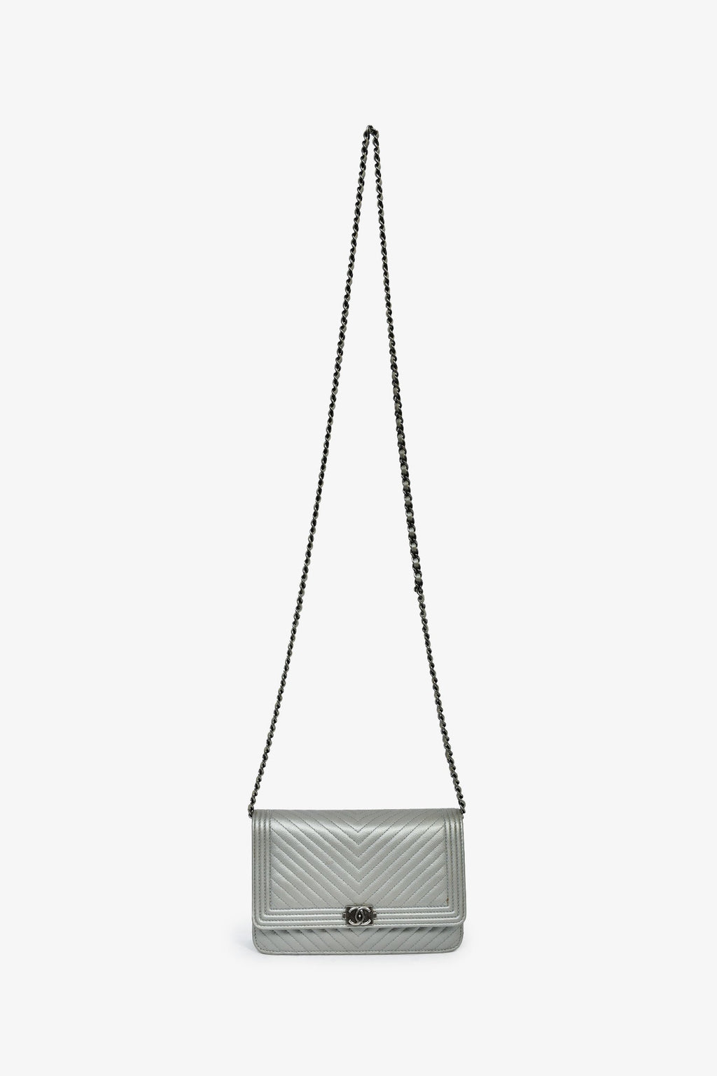 Pre-Loved Chanel™ 2016 Silver Metallic Caviar Leather Chevron Wallet on Chain