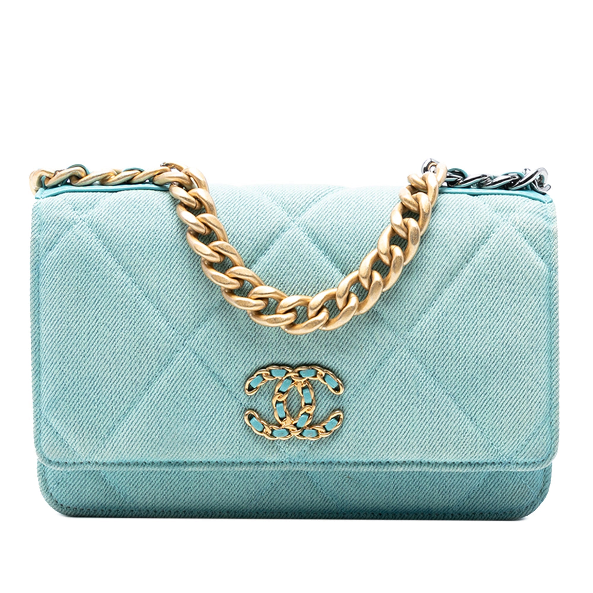 19 Wallet on Chain Quilted Denim