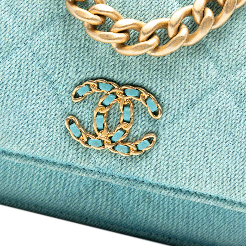 19 Wallet on Chain Quilted Denim