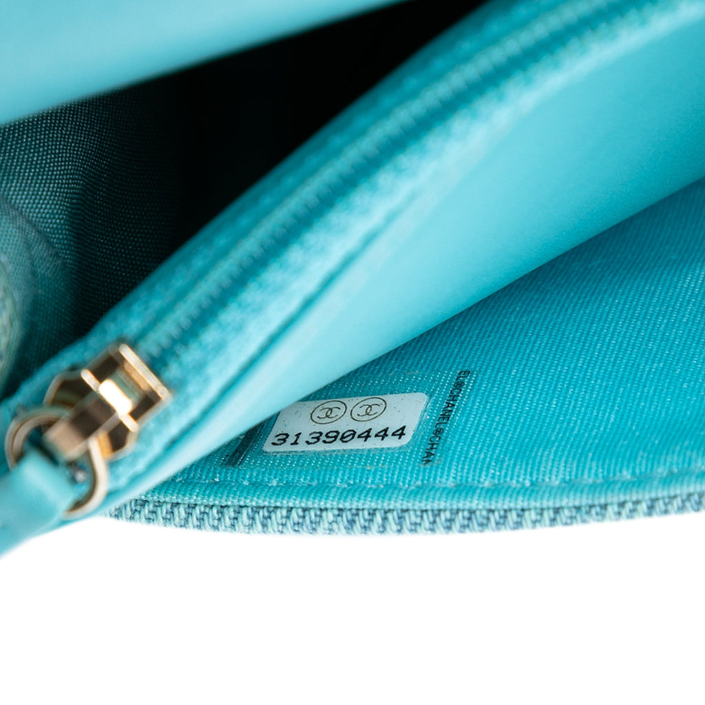 19 Wallet on Chain Quilted Denim